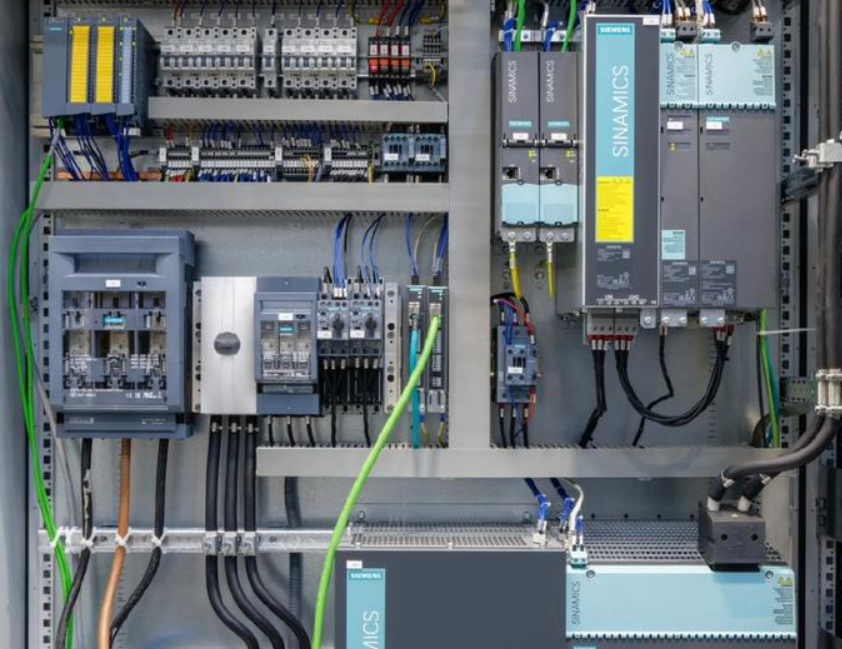 PLC以太网通讯模块实现：西门子 S7-300 与 S7-1500、触摸屏及 Modbus 变频器通讯案例(图2)