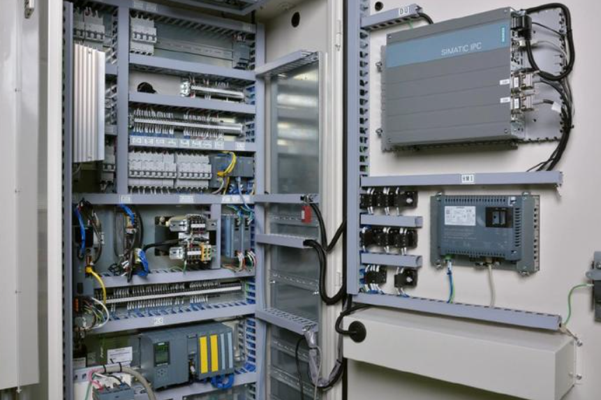 PLC以太网通讯模块实现：西门子 S7-300 与 S7-1500、触摸屏及 Modbus 变频器通讯案例(图3)