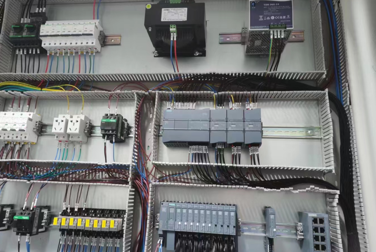 某精密装配自动化生产线西门子S7-1200 PLC通过Profinet转CCLINK智能网关与CCLINK协议伺服电机的多轴同步控制解决方案(图3) 某精密装配自动化生产线西门子S7-1200 PLC通过Profinet转CCLINK智能网关与CCLINK协议伺服电机的多轴同步控制解决方案(图3)